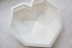 WHITE  BREAKABLE HEART MOLD